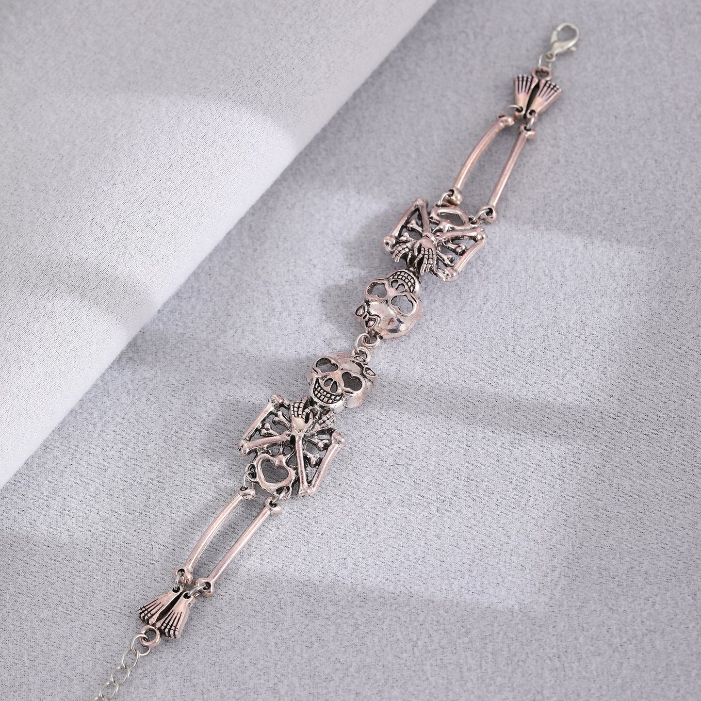 Pulsera gótica oscura de calavera unisex de aleación con acabado chapado