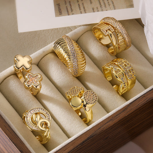 Anillo Minimalista Geométrico de Cobre con Baño de Oro de 18K y Circonitas Micro-Engastadas para Mujer