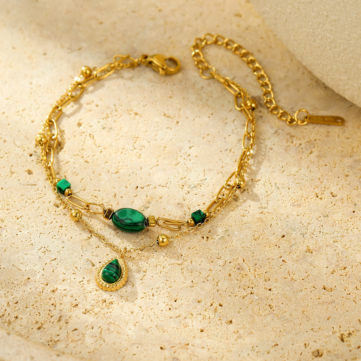 Bracciale alla moda in acciaio inossidabile stile ufficio con intarsi in pietra naturale e pendente in acciaio al titanio