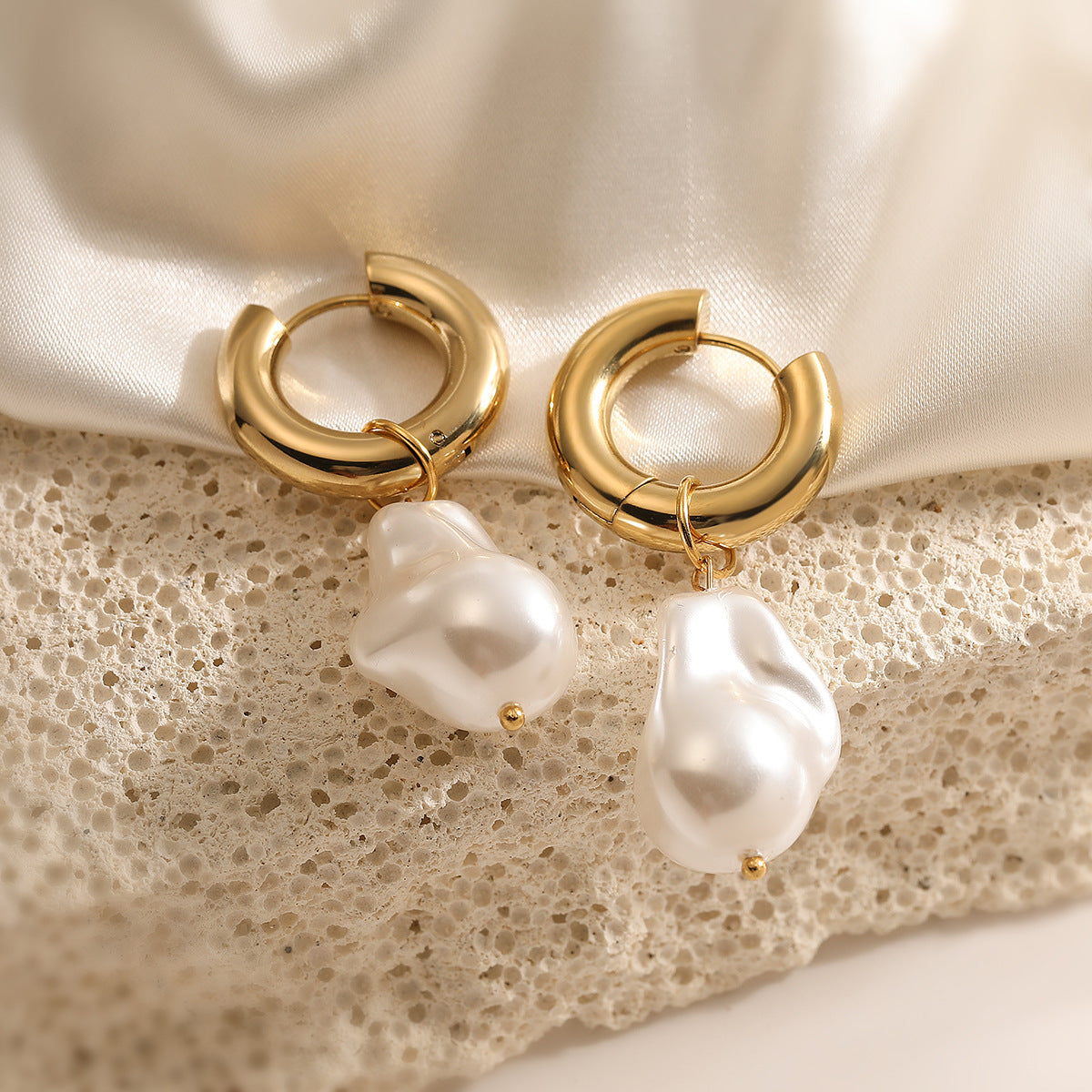 Orecchini Asimmetrici Minimalisti Geometrici con Perle da Donna in Acciaio Inossidabile con Placcatura in Oro 18K