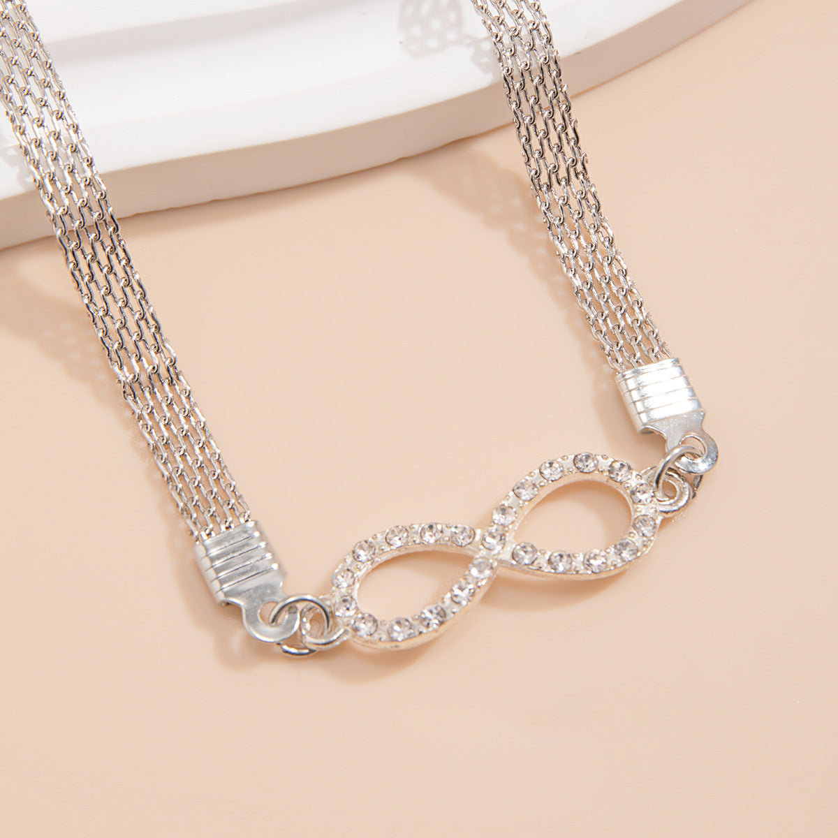 Cavigliera da donna minimalista a forma di cuore vuoto geometrico con simbolo dell'infinito in lega con intarsi di strass