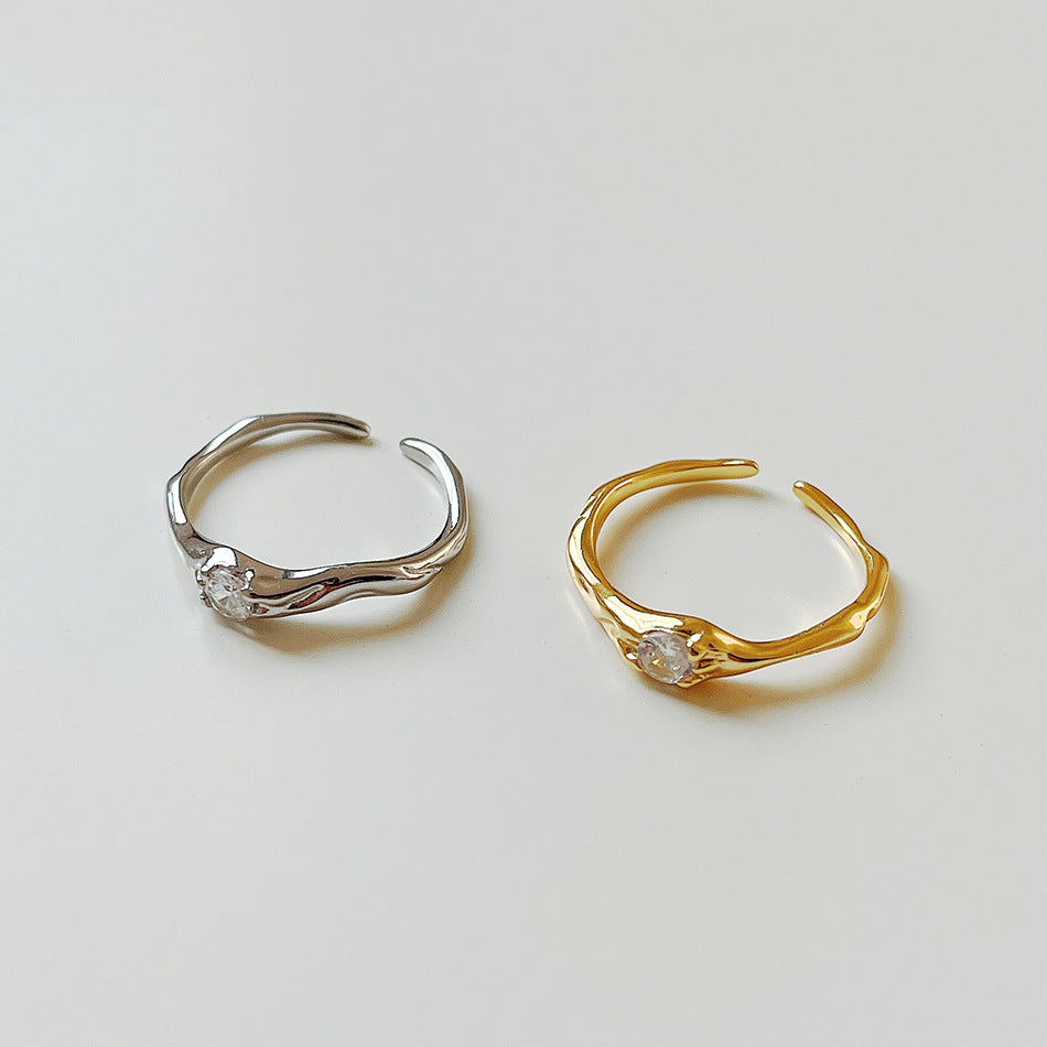Anello in argento sterling S925 dalla forma irregolare in stile naturale con zirconi da donna, fascia con motivo floreale testurizzato