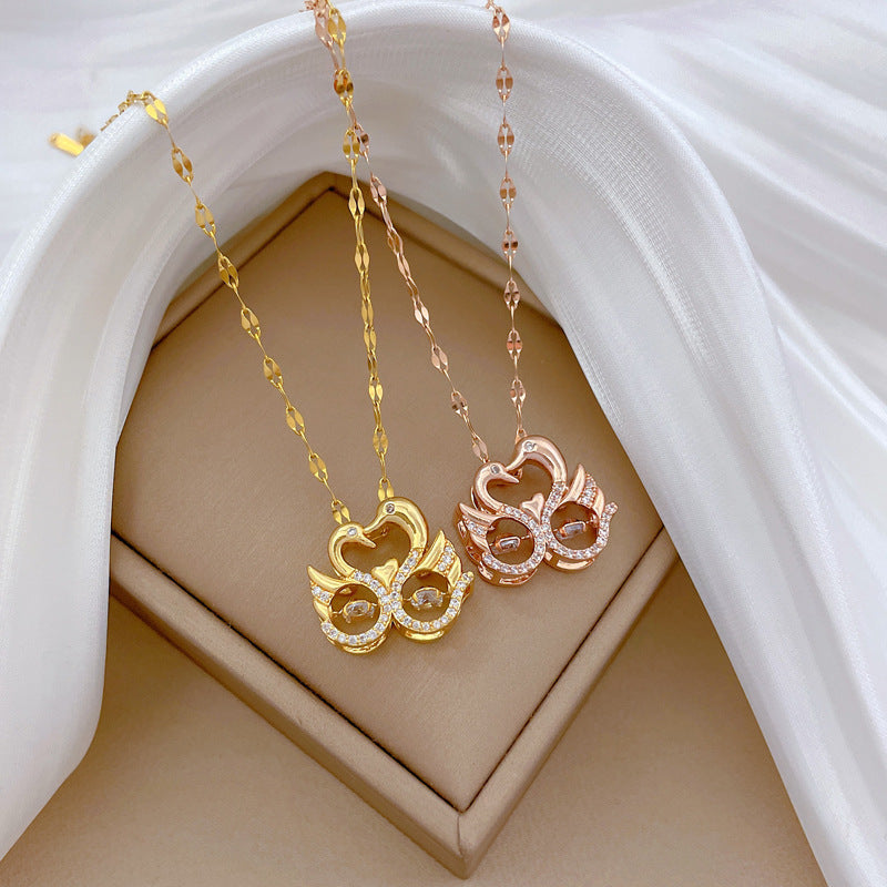 Elegante collar con colgante de cisne para mujeres y hombres, cadena de acero de titanio con incrustaciones de diamantes de imitación, estilo relicario de lujo, diseño geométrico minimalista