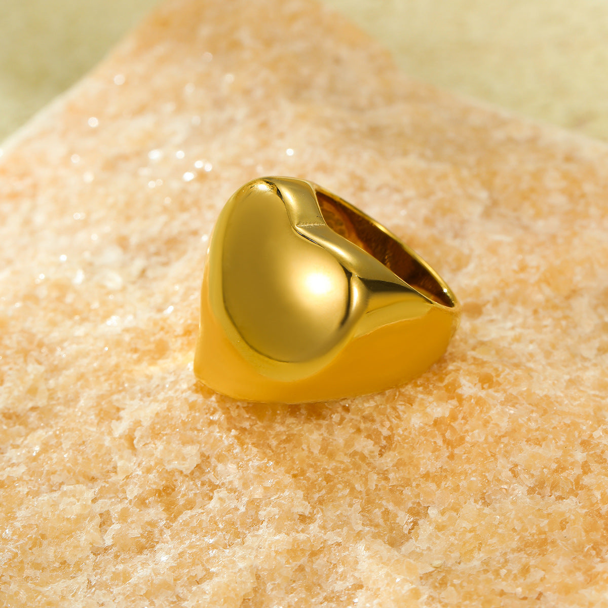 Anello alla moda in acciaio inossidabile a forma di cuore con placcatura in oro 18 carati da donna