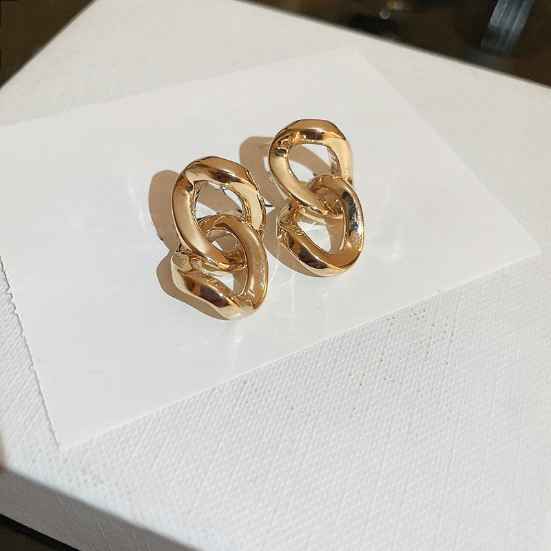 Orecchini a farfalla geometrici chic con perle d'acqua dolce e intarsio di zirconi su perni in argento sterling 925