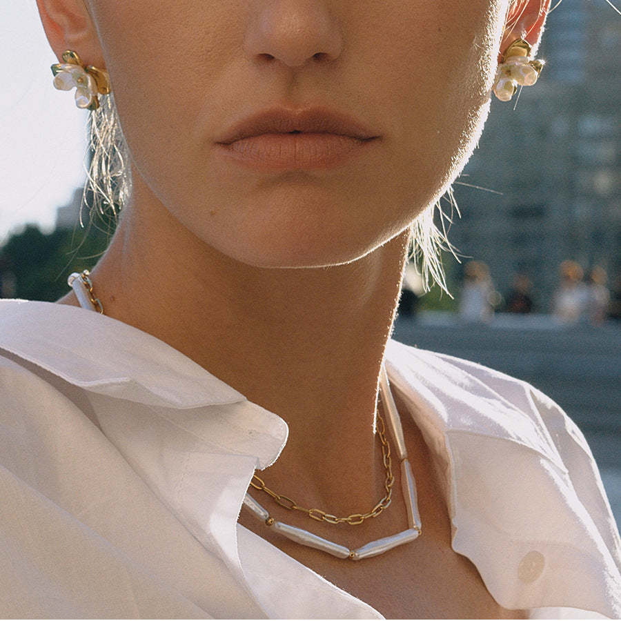 Collana con pendente in acciaio al titanio stile geometrico con catena in acciaio inossidabile galvanizzato da donna