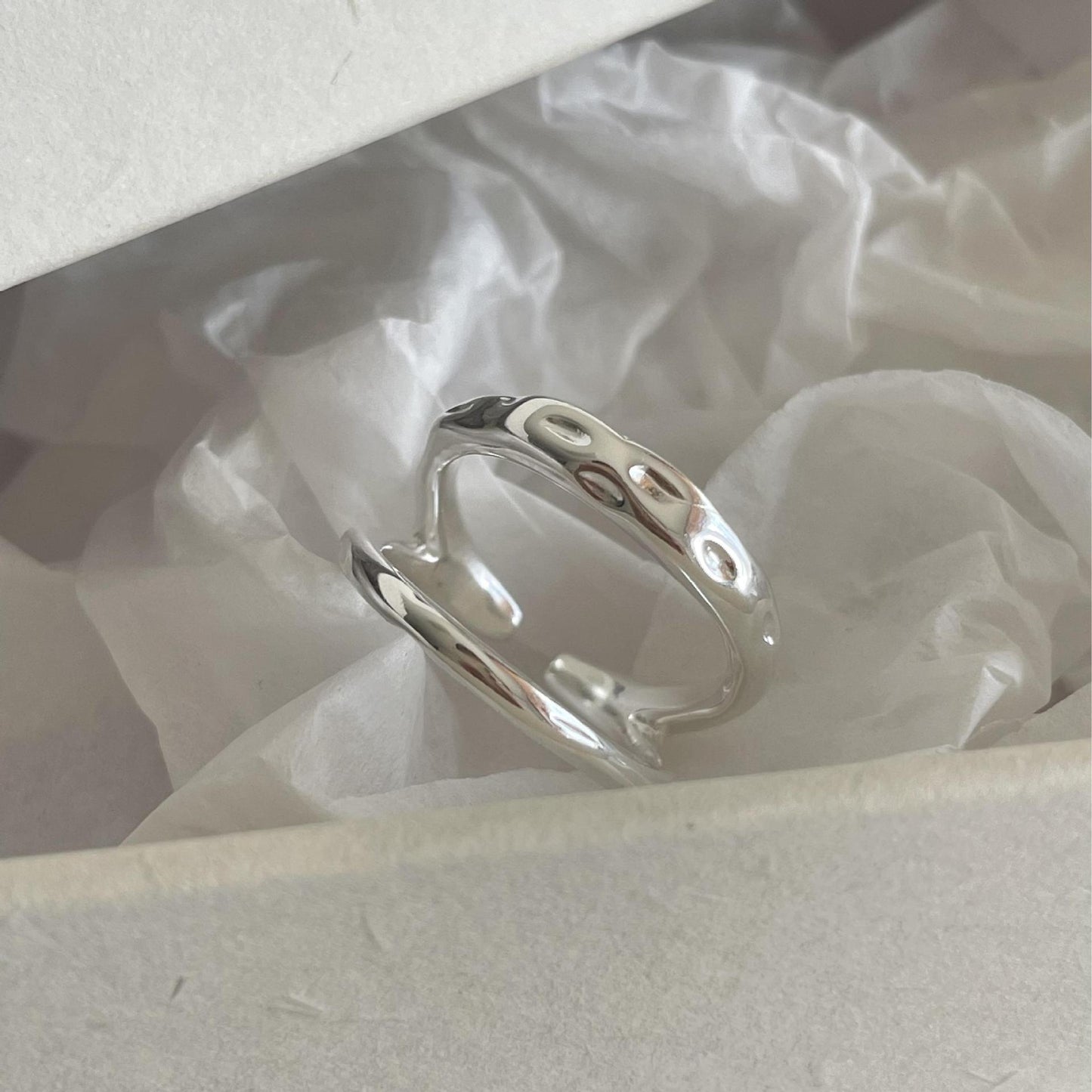 Anello da donna minimalista a linea geometrica placcato in argento sterling 925