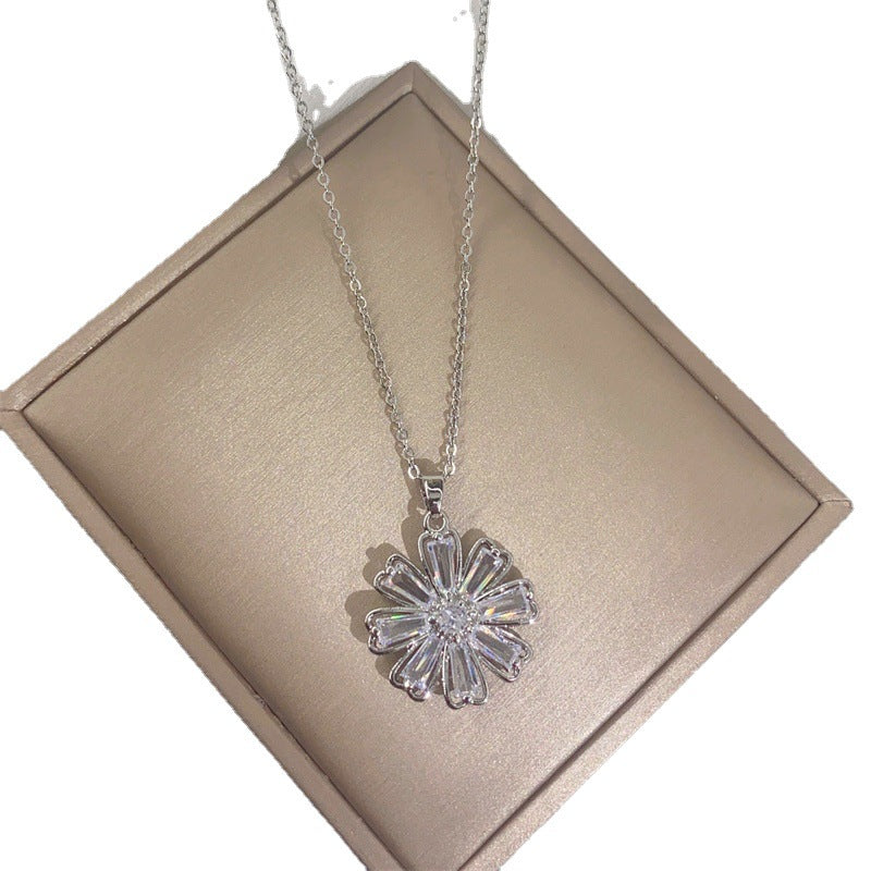 Collar minimalista de acero de titanio floral geométrico de doble capa con flor de cinco pétalos de colores, circonita micropavé y colgante chapado en oro en cadena O