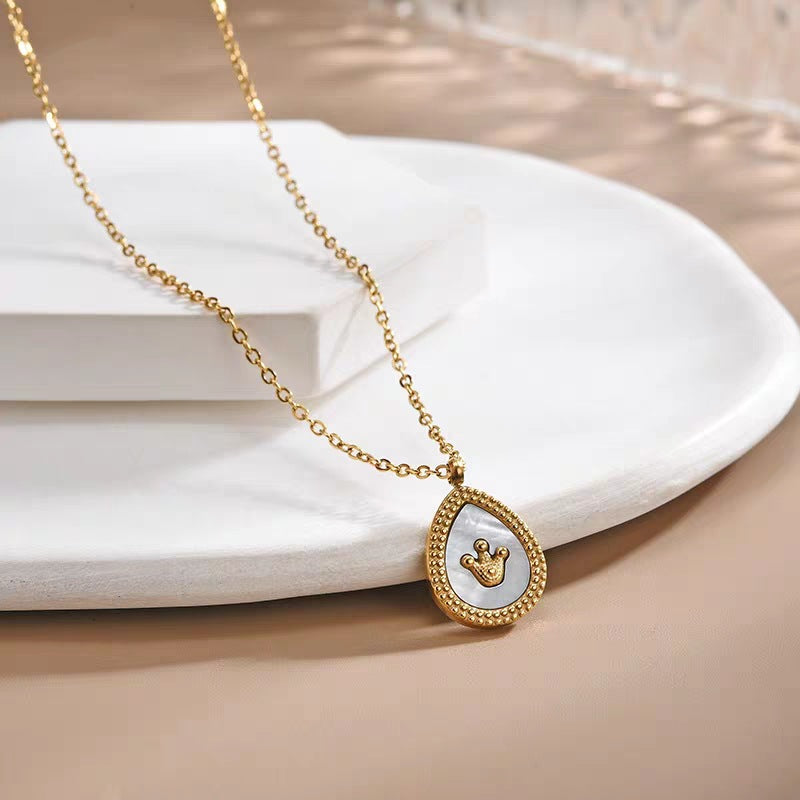 Vintage Adjustable Clavicle Necklace for Women with Crown and Teardrop-Shaped Titanium Steel Pendant, Gold-Plated Finish