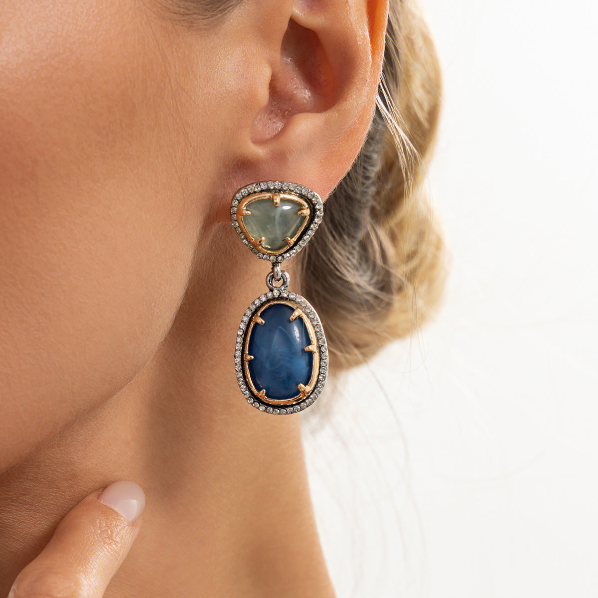 Vintage Geometric Teardrop Rhinestone Inlaid Resin Plated Zinc Alloy Earrings for Women