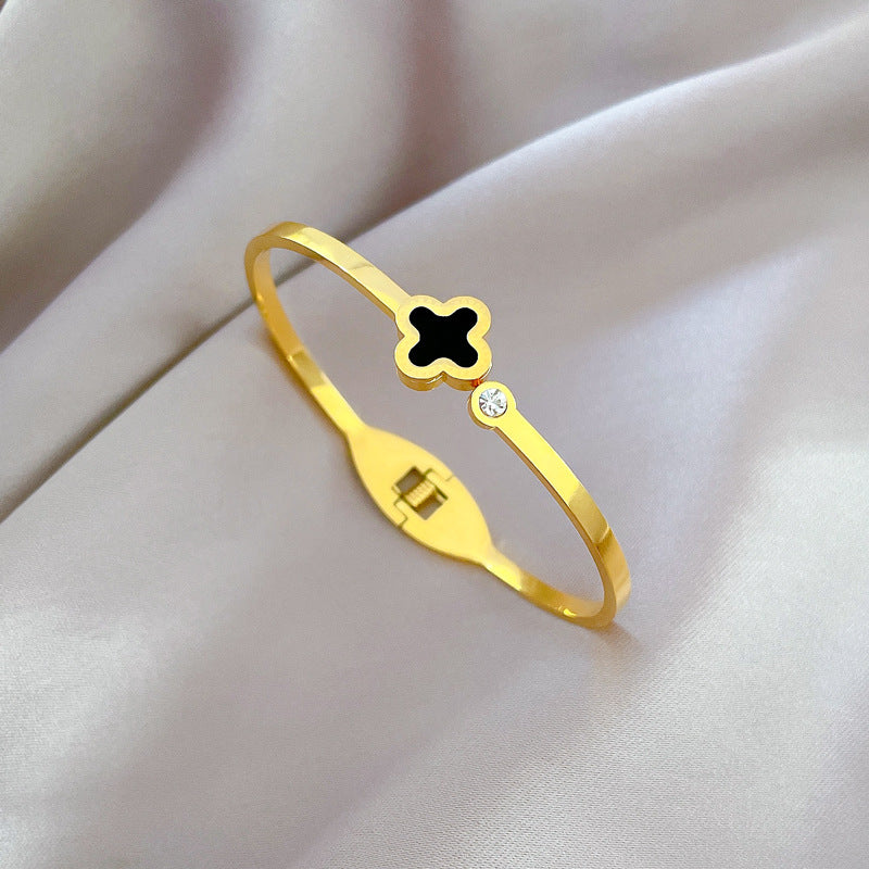 Pulsera vintage minimalista de acero de titanio con diseño étnico de la suerte