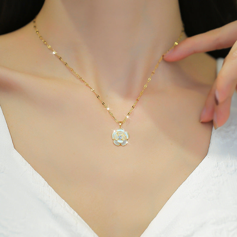 Luxury Exotic Geometric Star Clavicle Necklace in Titanium Steel with Rhinestone Inlay
