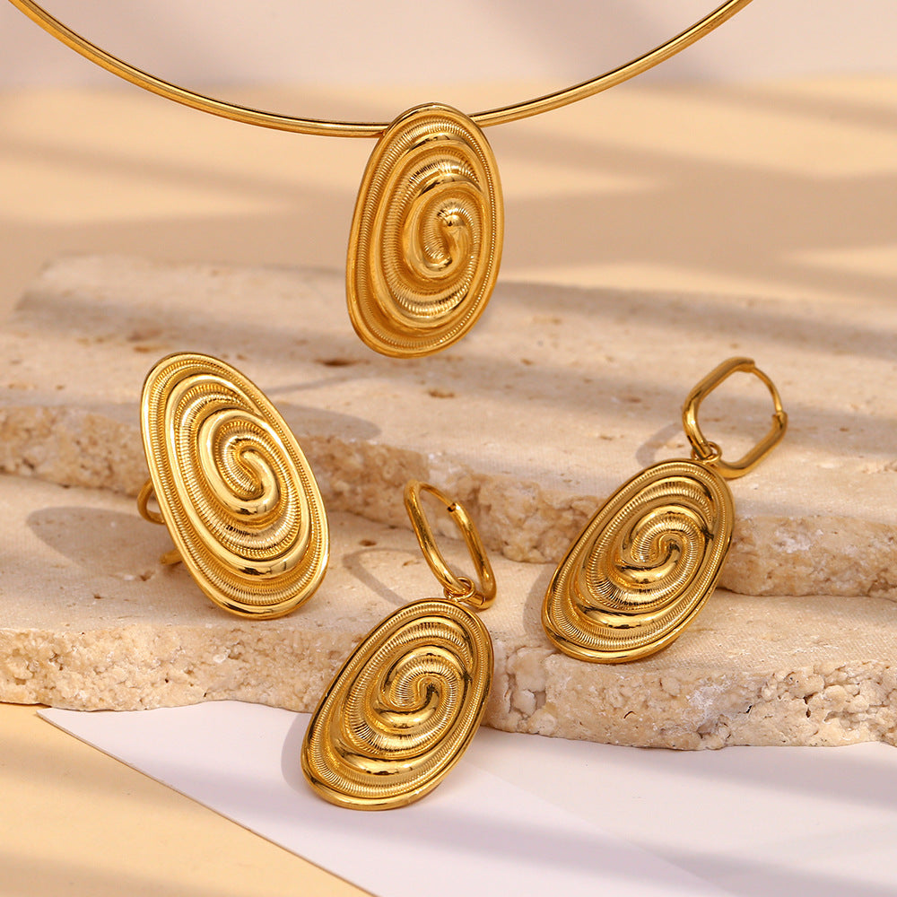 Fashionable Geometric Choker Necklace in Stainless Steel with 18K Gold Plating for Women