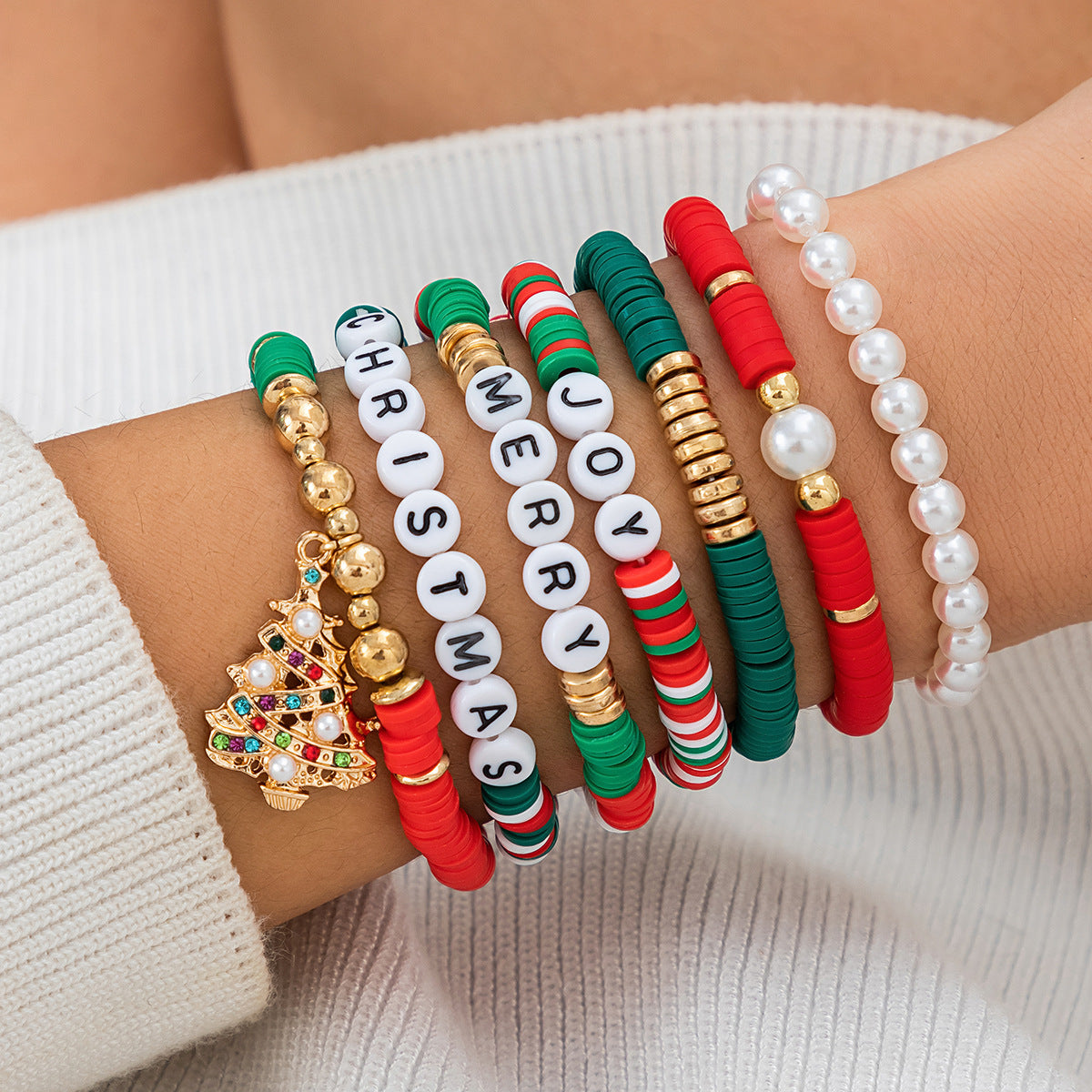 Set de pulseras de resina con forma de letra con motivos navideños de renos y campanas para mujer