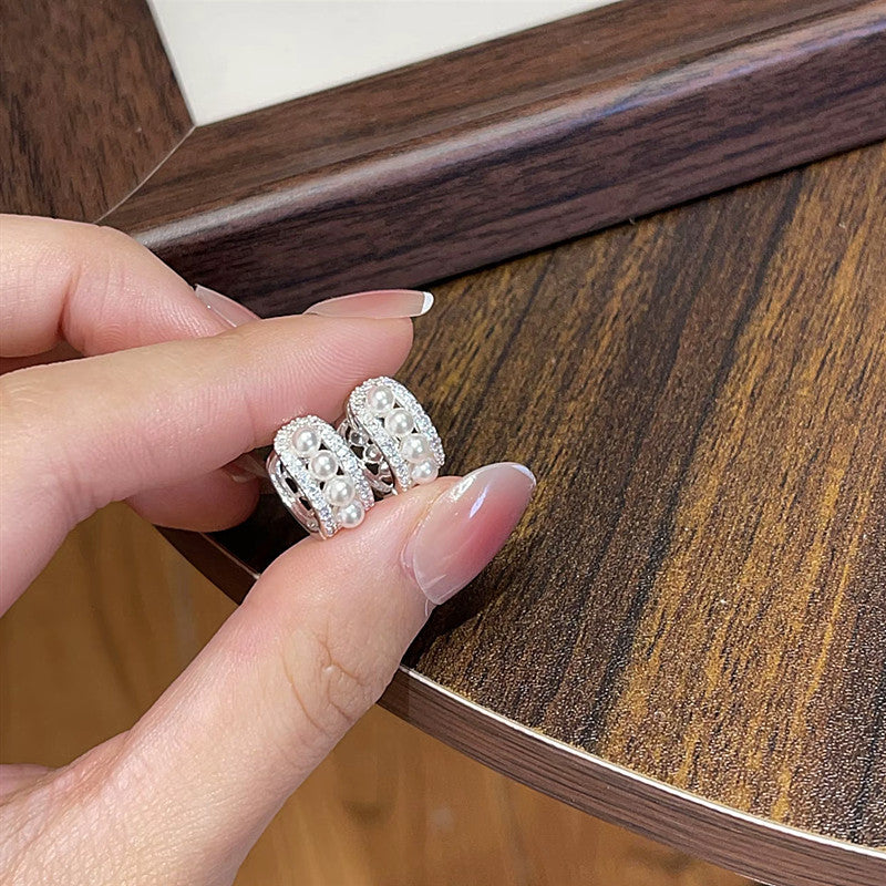 Orecchini a Perno Minimalisti Geometrici con Perle e Accenti di Zirconi, Perni in Acciaio Elettroplaccato, Gioielli da Orecchio Eleganti e di Lusso per Tutti i Giorni da Donna