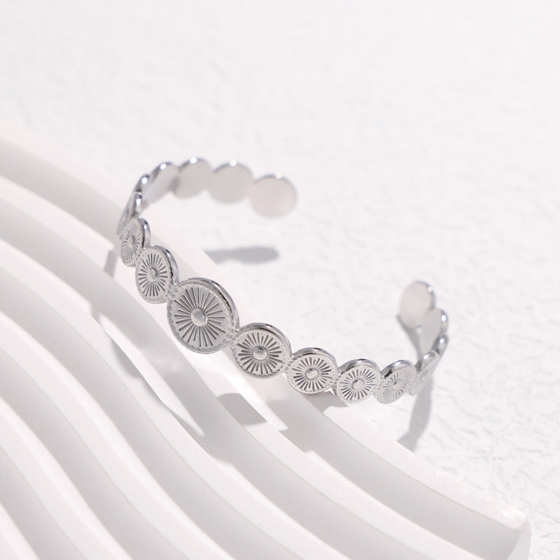 Pulsera rígida abierta geométrica vintage para mujer de acero de titanio con acabado chapado