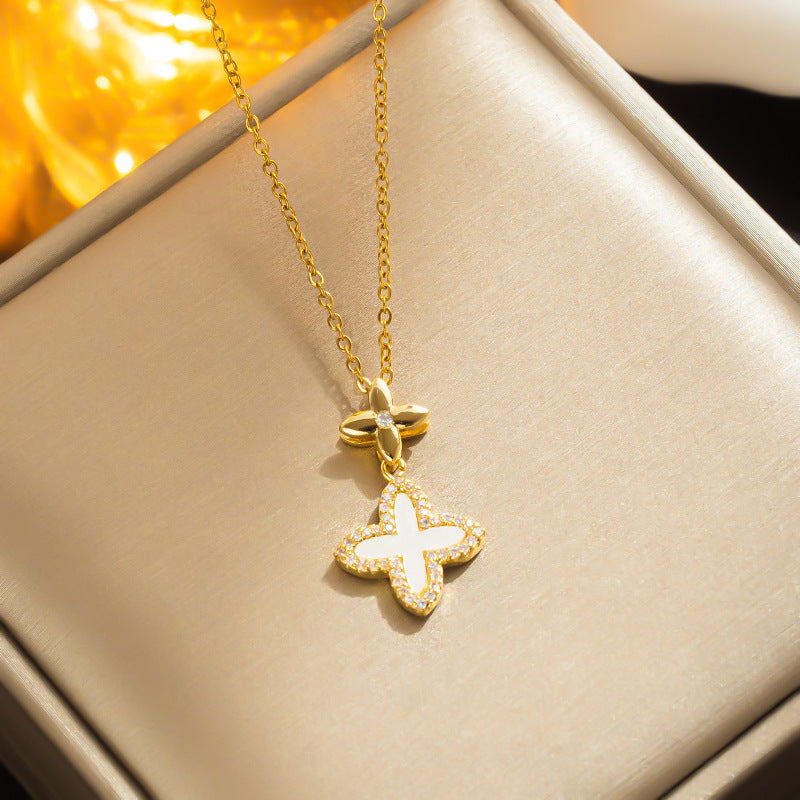 Collana a Pendente Trifoglio Minimalista da Donna in Acciaio al Titanio con Intarsio di Strass e Finitura Placcata su Catena ad O
