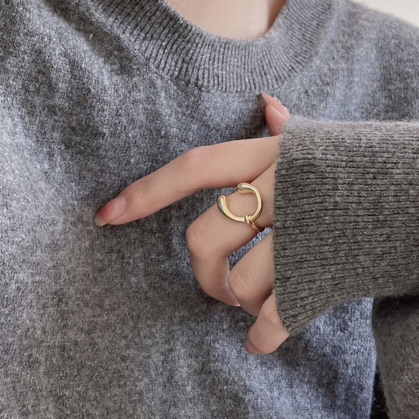 Anillo Minimalista Elegante de Plata de Ley 925 con Forma de U Geométrica para Mujer