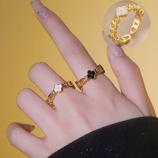 Anillo Abierto Minimalista Geométrico con Concha y Trébol de Cuatro Hojas para Mujer en Cobre Bañado en Oro con Detalle de Corazón