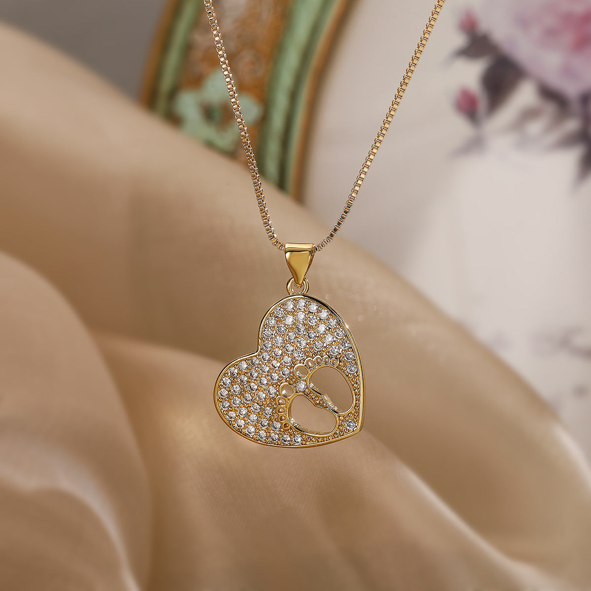 Minimalist Heart-Shaped Copper Pendant Necklace with Genuine Gold Plating and Zircon Inlay for Women