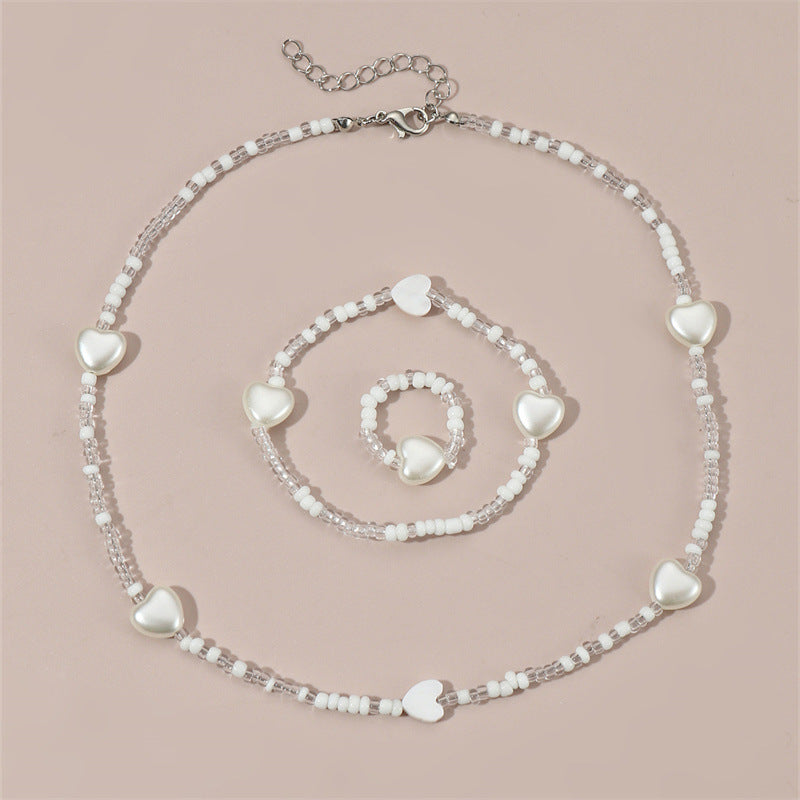 Collar minimalista de mariposa y corazón para niños con dije de aleación y cuentas de perlas en cadena de bolitas