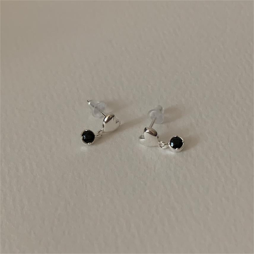 Minimalist Heart-Shaped 925 Sterling Silver Black Rhinestone Stud Earrings for Women with Plated Finish