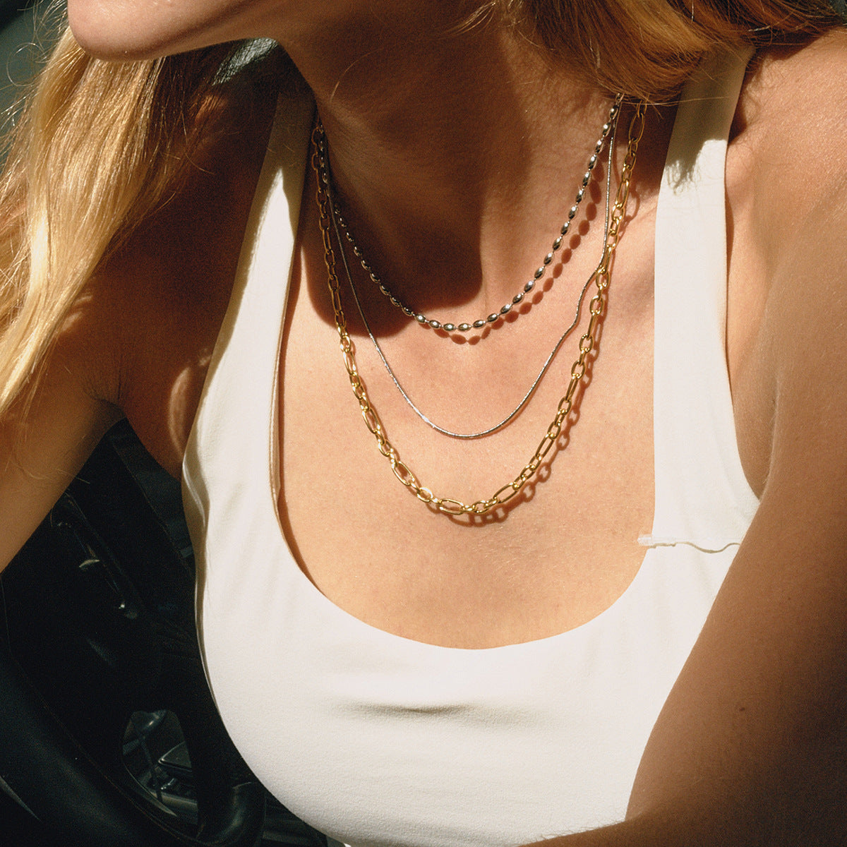 Collana da donna minimalista geometrica placcata in titanio e acciaio, con catena in acciaio inossidabile