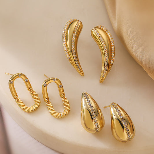 Orecchini a Perno da Donna Minimalisti in Zirconia Placcati Oro con Design a Forma Irregolare
