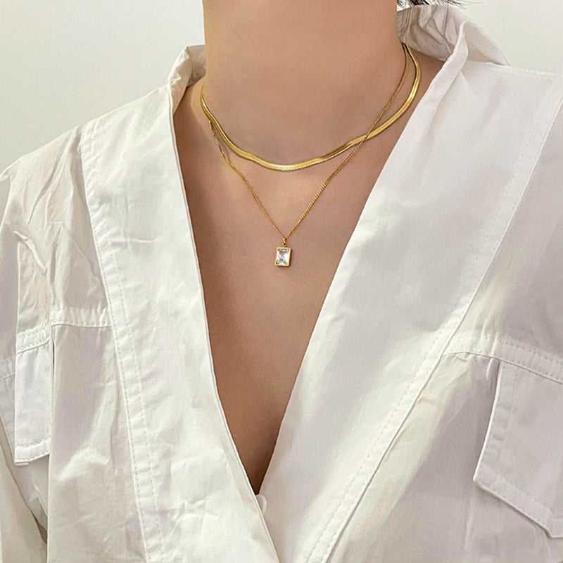 Collar minimalista geométrico de doble capa con cadena de serpiente para mujer, hecho de acero inoxidable con acabado chapado