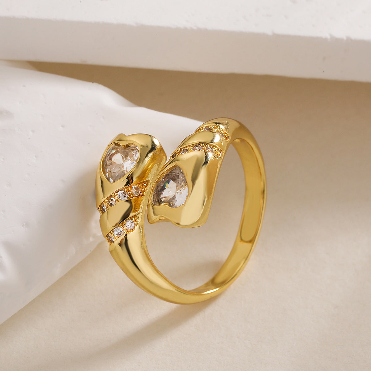 Fashionable Irregular Geometric Copper Ring with 18K Gold Plating and Zircon Inlay for Women
