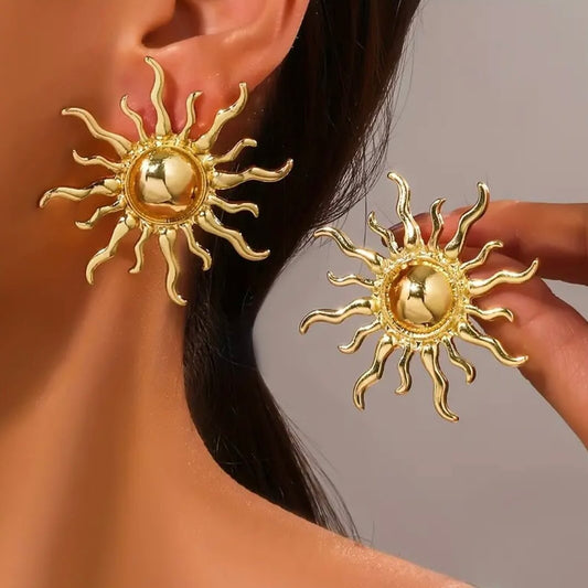 Orecchini a perno da donna a forma di sole minimalisti in acciaio inossidabile con finitura placcata