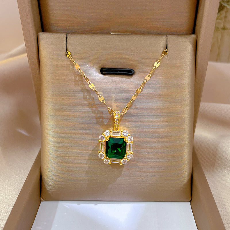 Collana da donna lusso minimalista in acciaio titanio, ciondolo geometrico con intarsio in strass e design a catena clavicolare