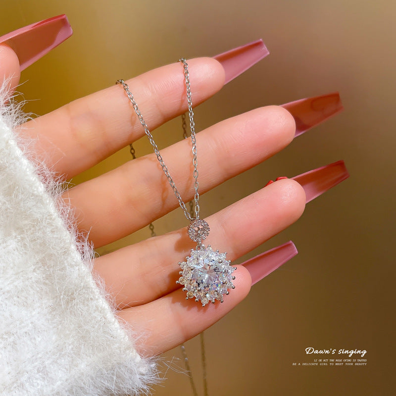 Collana con Pendente Geometrico in Acciaio al Titanio con Strass per Donna e Uomo, Gioielli a Catena Placcati con Scintillanti Zirconi