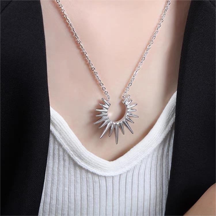 Minimalist Sunflower Pendant Necklace for Women with Geometric Shape Titanium Steel Chain and 18K Gold Plating