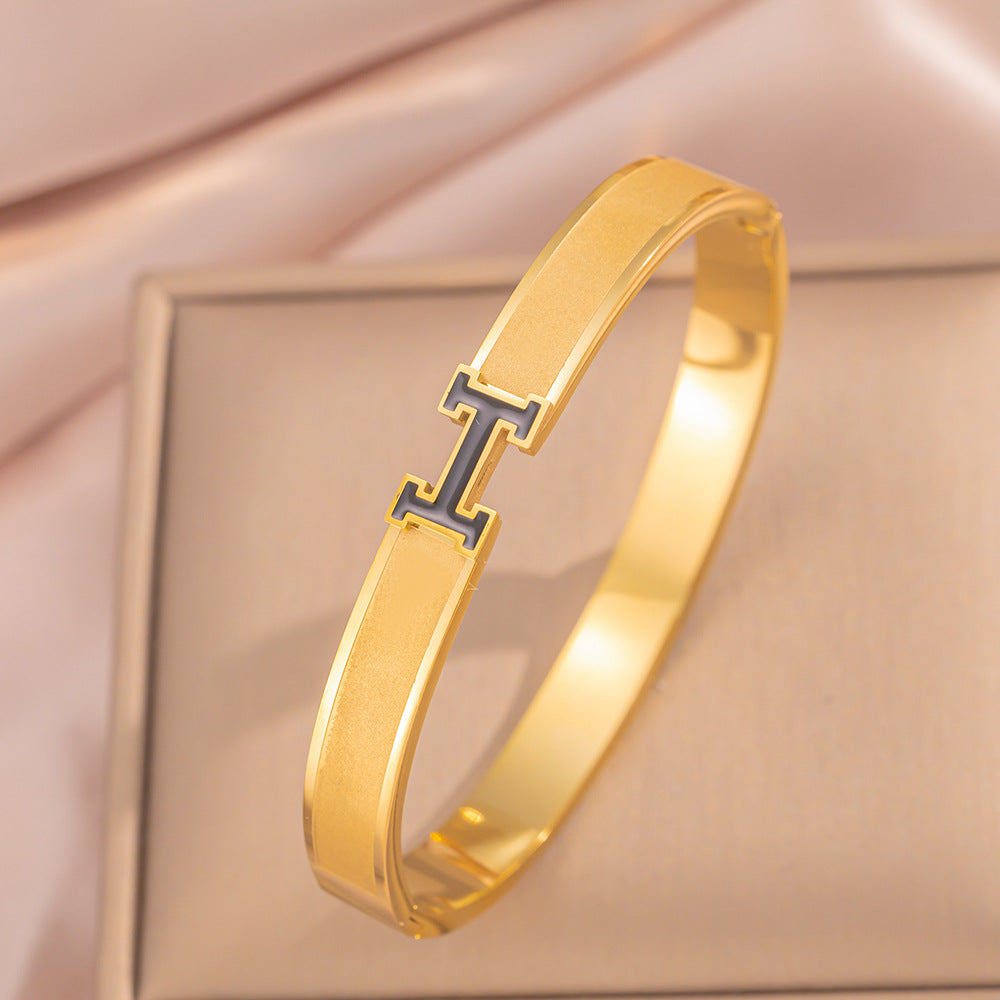 Bracciale Lettera H in Acciaio Titanio Moderno Minimalista con Placcatura in Oro 18K, Ipoallergenico e Resistente allo Sbiadimento
