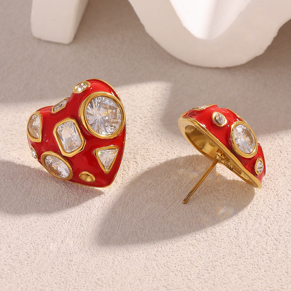 Pendientes minimalistas de acero inoxidable con forma de corazón, chapados en oro de 18K y detalles de esmalte rojo, con circonita blanca