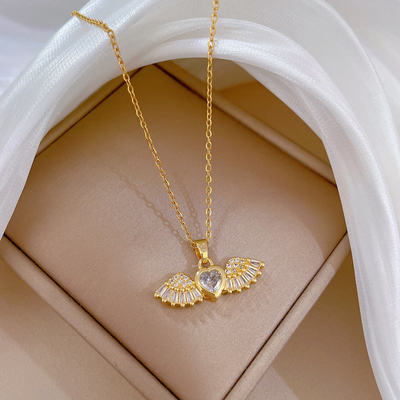 Collana con ciondolo a forma di ala d'angelo in acciaio al titanio di lusso da donna con design geometrico e catena a maglie sottili