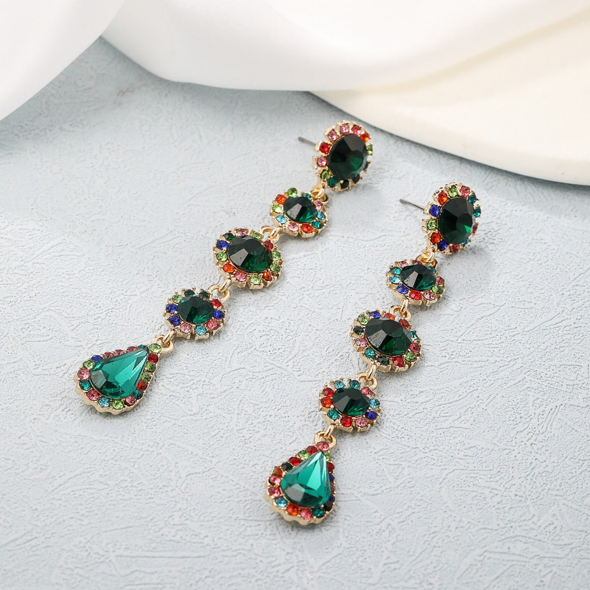 Pendientes de aleación con forma de gota de agua, incrustaciones de diamantes de imitación y diseño geométrico para mujer