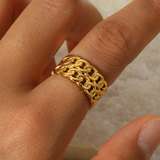 Anillo Minimalista Geométrico Ajustable de Acero Inoxidable con Detalle de Doble Cadena Hueca y Acabado Chapado al Vacío en Oro de 18K