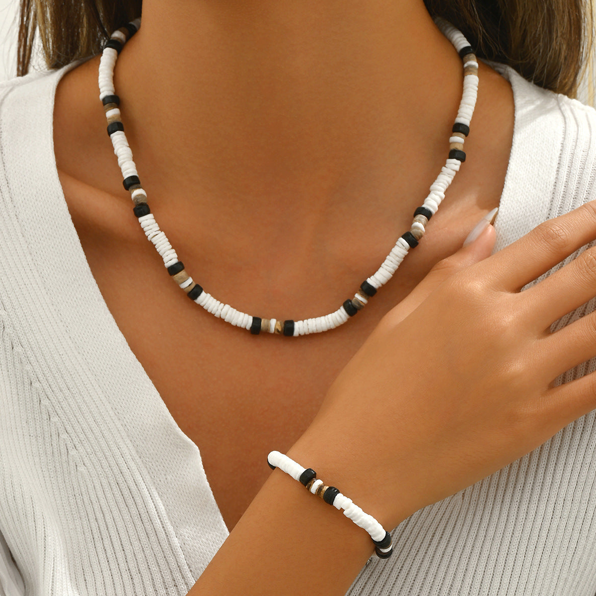 Set collana e bracciale in maglia a conchiglia geometrica da donna con dettagli circolari e a pois