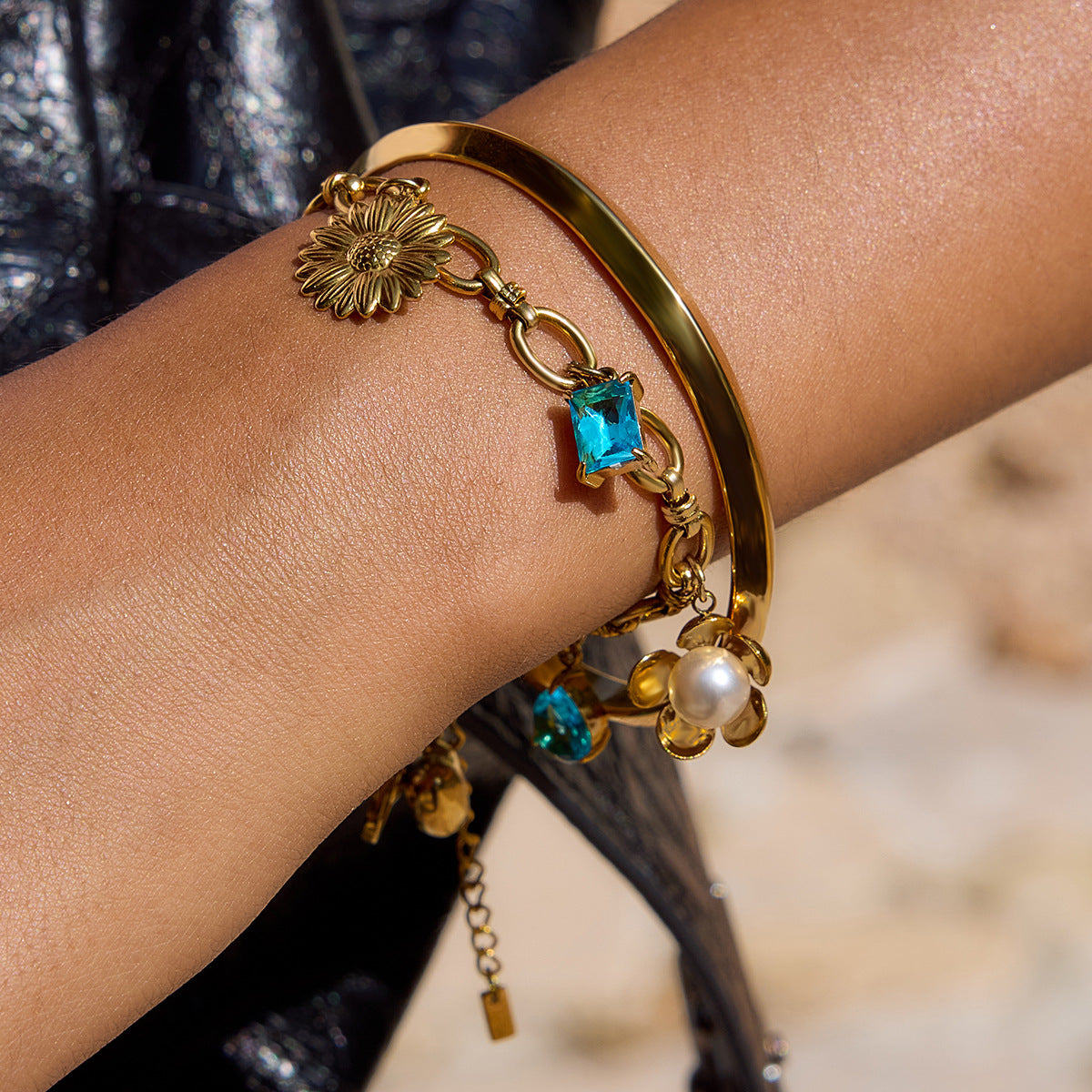 Elegante Pulsera Floral Geométrica de Acero Inoxidable para Mujer con Acabado Chapado Joyería de Lujo