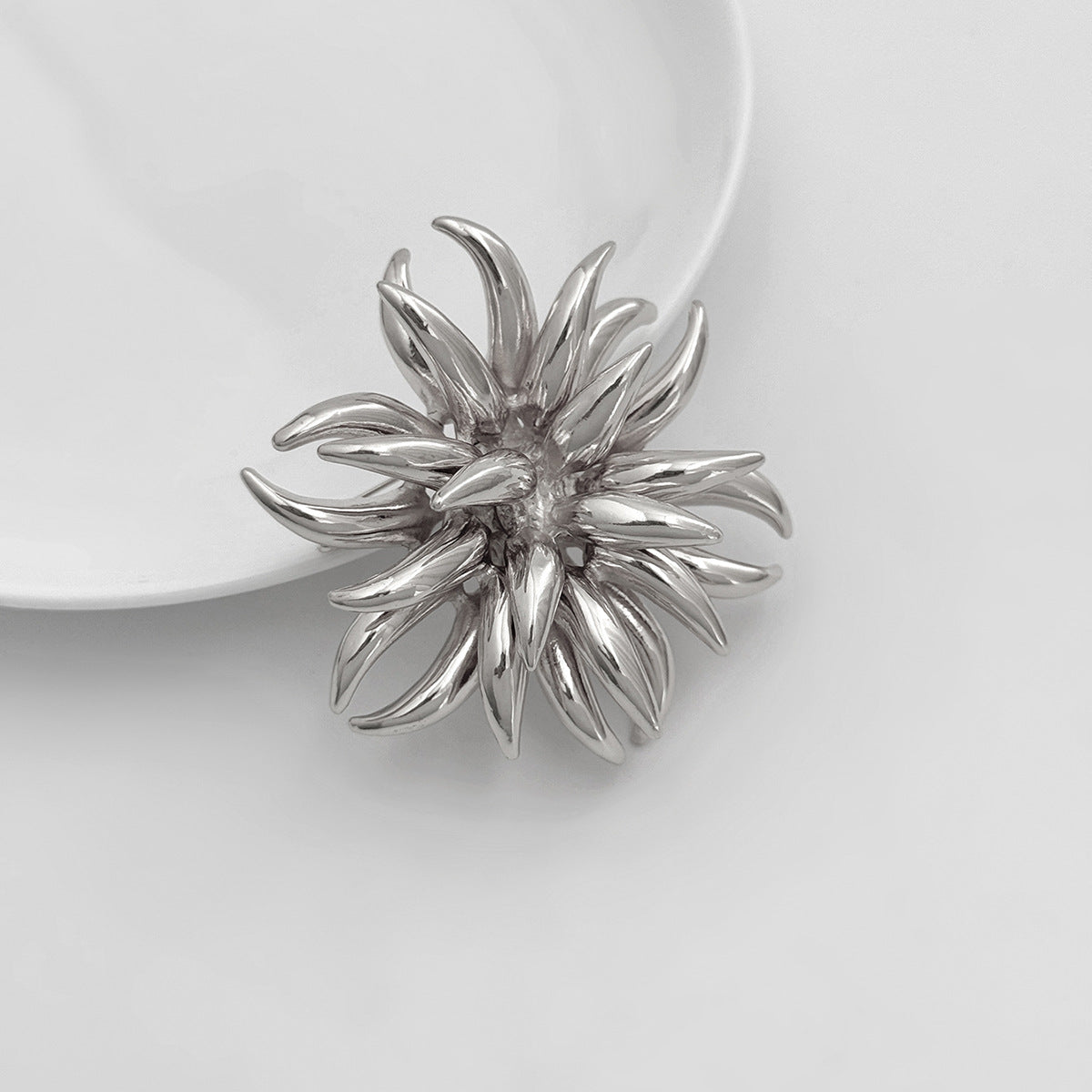 Creative Geometric Flame Zinc Alloy Plated Brooch for Women