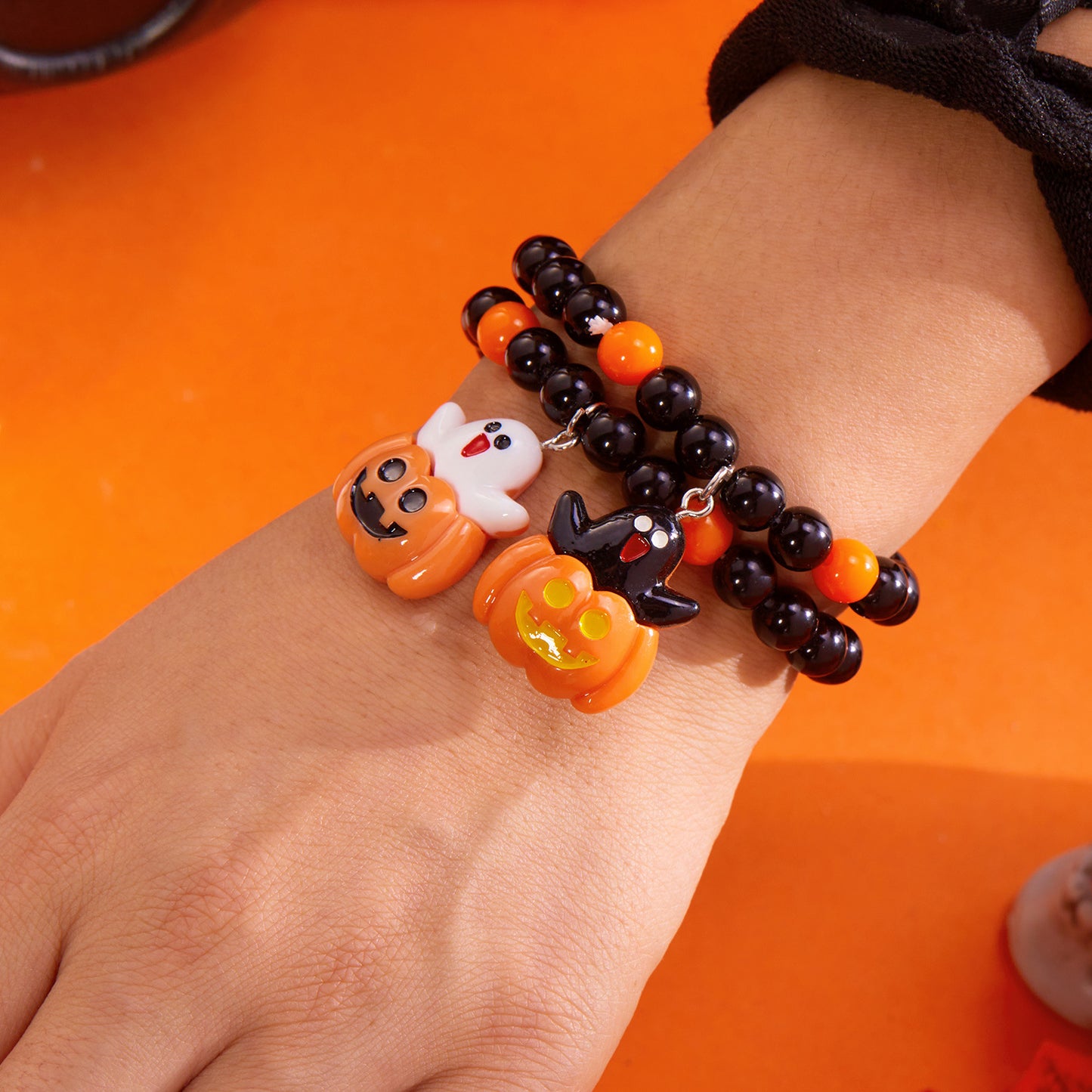 Conjunto de pulseras de calabaza de Halloween con diseño elástico de cuentas para mujer, pulsera de plástico con forma geométrica con acabado hecho a mano