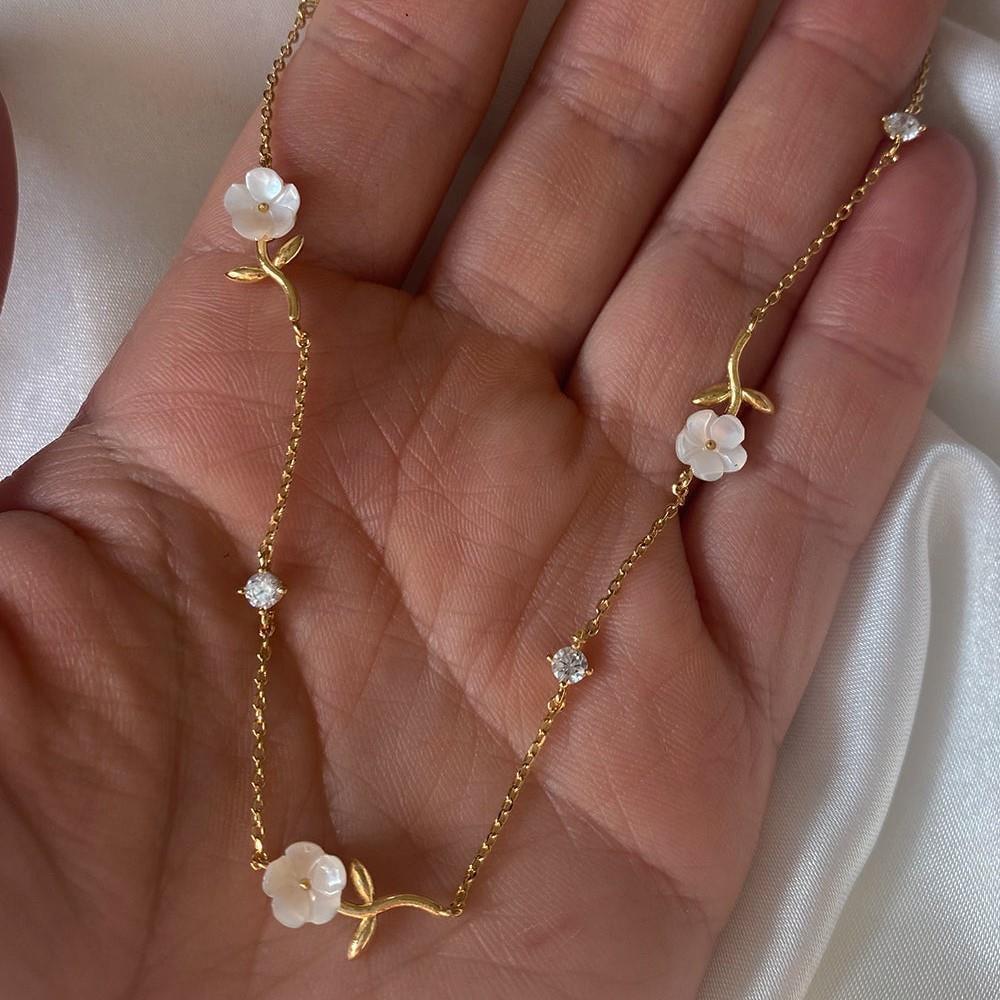 Collana vintage con ciondolo a trifoglio e fiocco di neve con intarsi in zircone su base in rame placcato in oro 18 carati, unisex