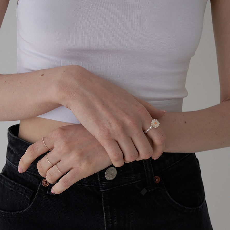 Minimalist Daisy-Shaped Freshwater Pearl Stretch Ring for Women with Floral Design