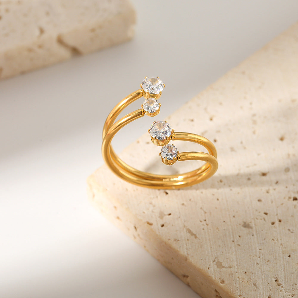 Anello Minimalista Geometrico Regolabile da Donna in Acciaio Inox con Intarsio in Zircone Bianco e Finitura Oro 18K Placcato Sottovuoto