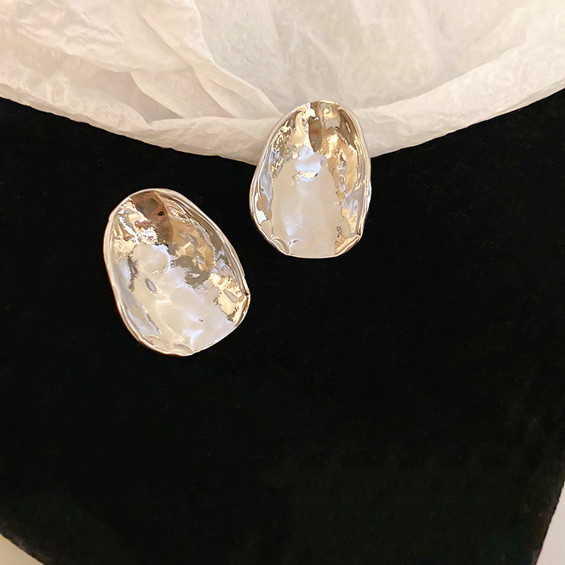 Orecchini a perno da donna minimalisti con forma geometrica irregolare, in metallo e perni in argento 925