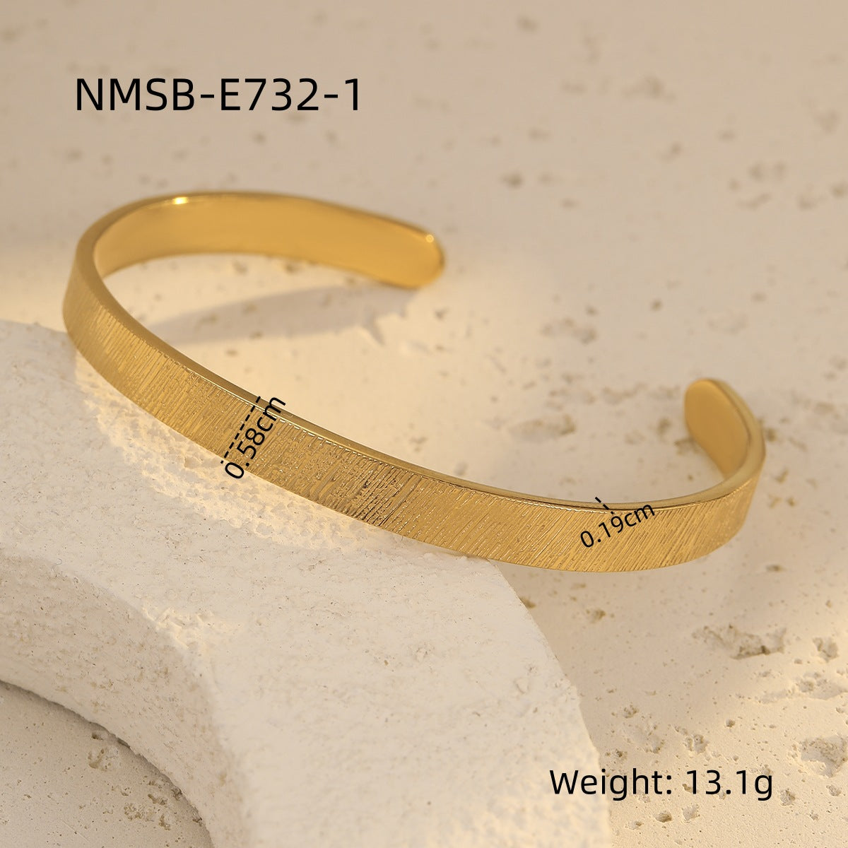 Fashionable Geometric Stainless Steel C-Shape Open Bangle Bracelet with Engraved Hammered Texture and Plated Finish