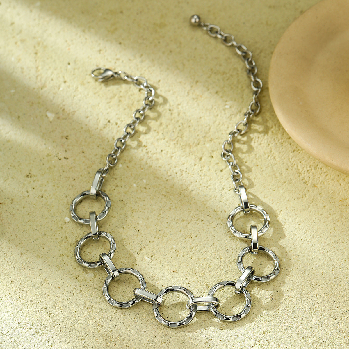Conjunto de Joyería de Oficina de Moda para Mujer: Collar Redondo Minimalista de Acero de Titanio con Acabado Chapado