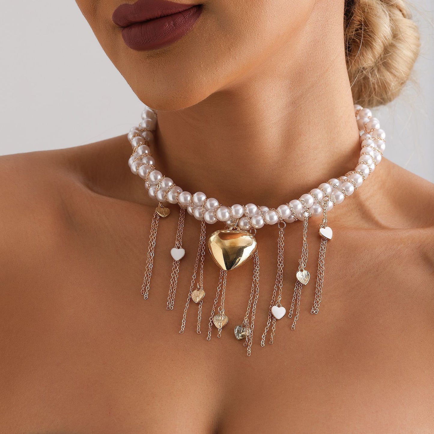 Vintage Style Heart-Shaped Resin Locket Necklace with Gold-Plated Alloy Pendant and Multi-Layer Pearl Accents for Women